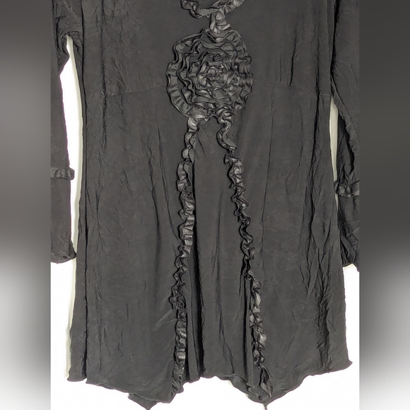 Svetlana Women's (Size 4) Black V-Neck Ruffled Tunic Top With Rosettes & Ruffles - Picture 15 of 16